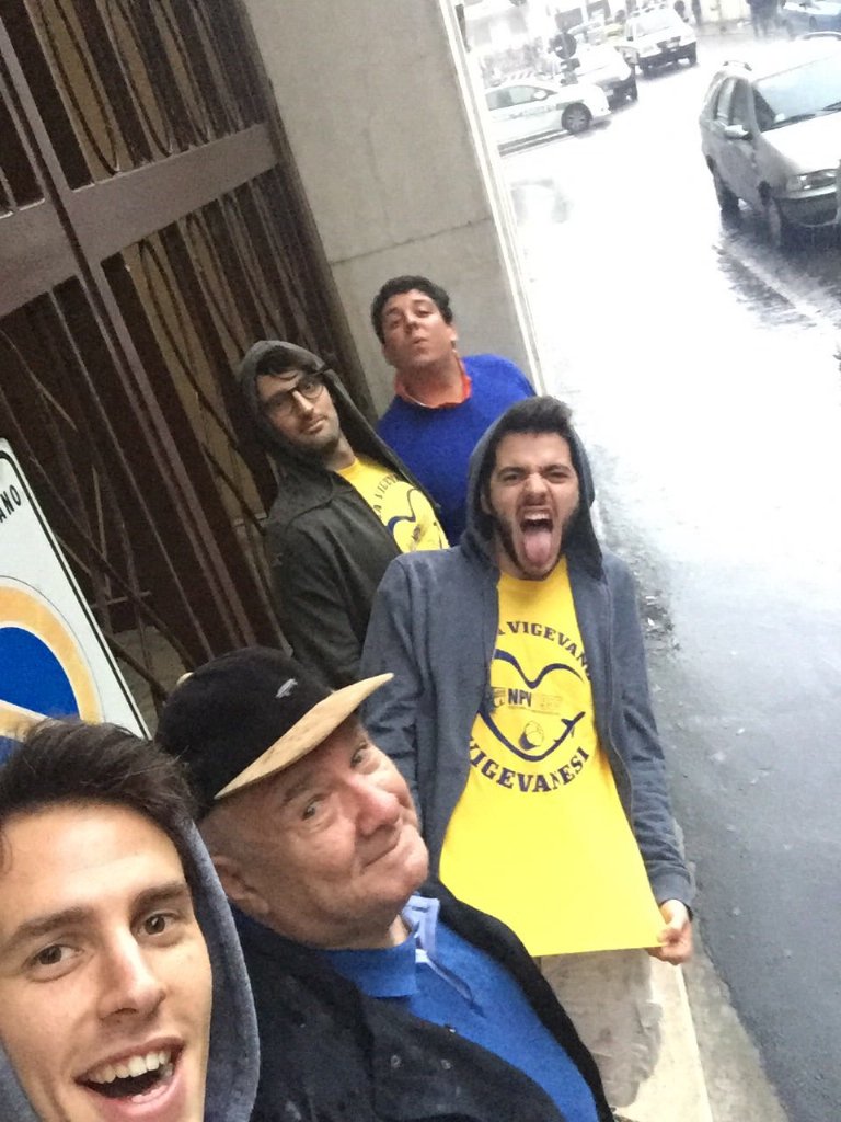 Binsanity8's tweet photo. COME GODOOOOOO!!!! 💛💙🔝 #PVMRD #SenzaProvincia @NPV1955 #VolaVigevano @FeliceVecchio @FBinaschi https://t.co/DhTQzk2tW3