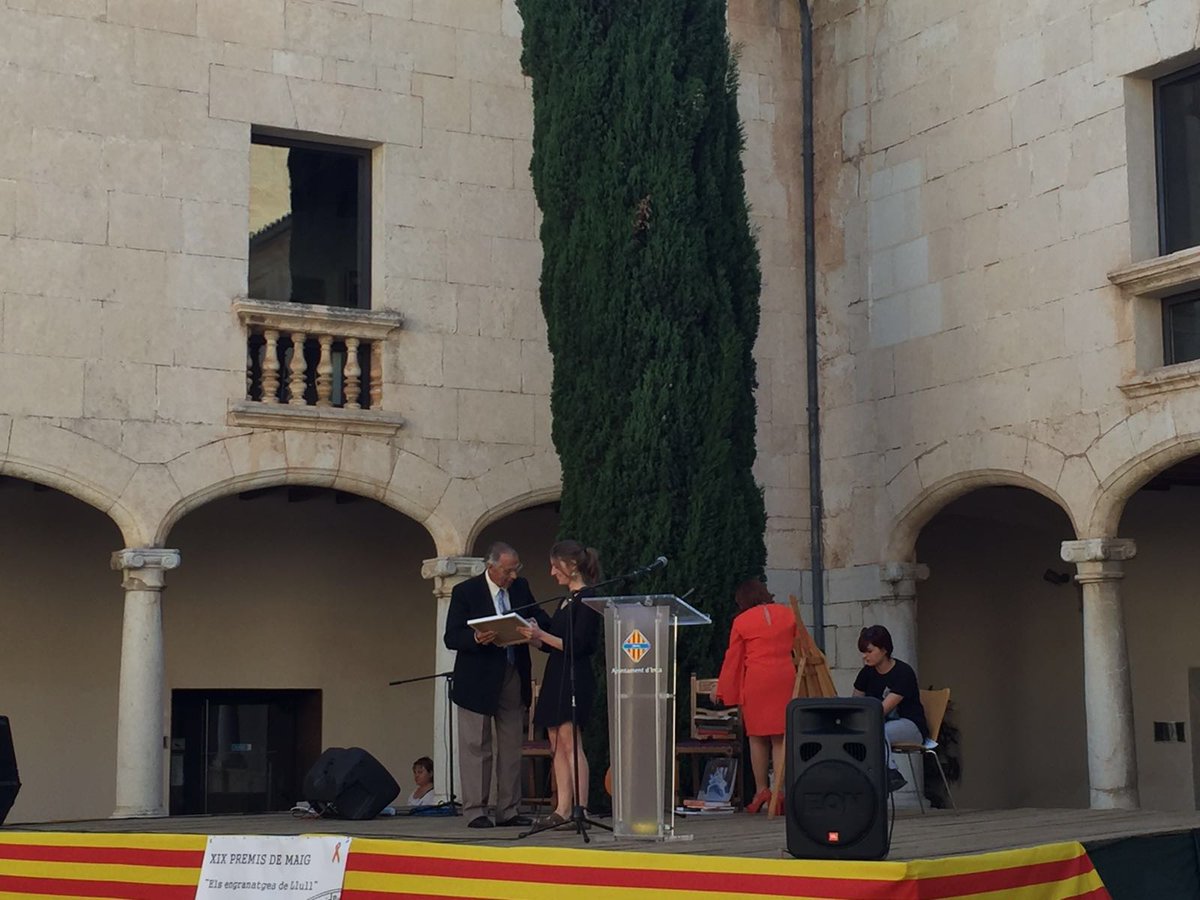 incaciutat's tweet photo. Cerimònia d'entrega dels #PremisMaig de la @OCB_Inca #incaciutat https://t.co/Zl31g2fWeI