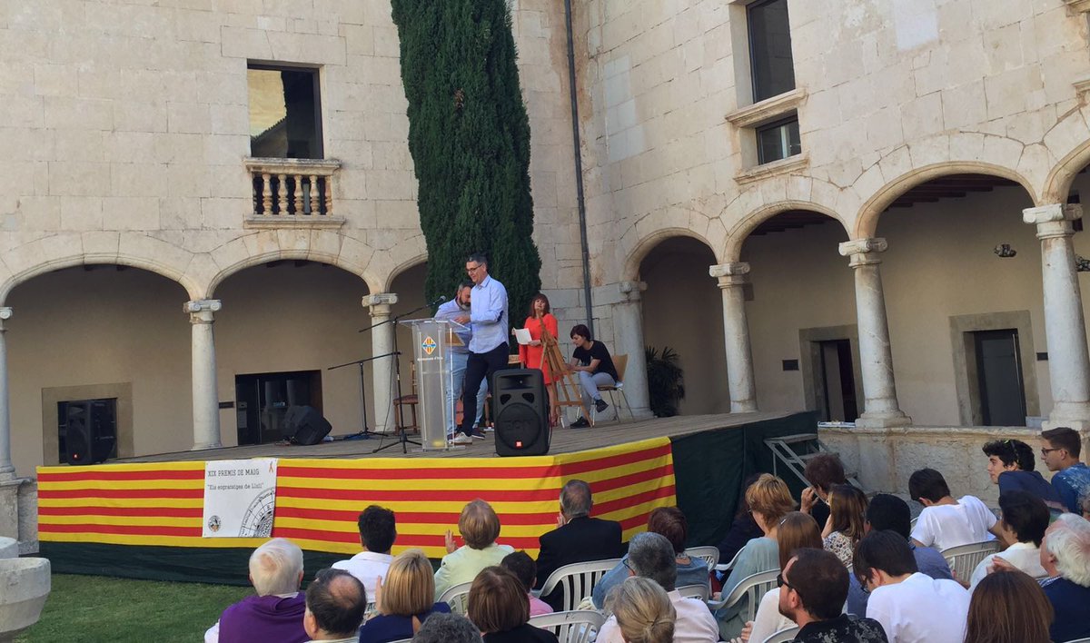 incaciutat's tweet photo. Cerimònia d'entrega dels #PremisMaig de la @OCB_Inca #incaciutat https://t.co/Zl31g2fWeI