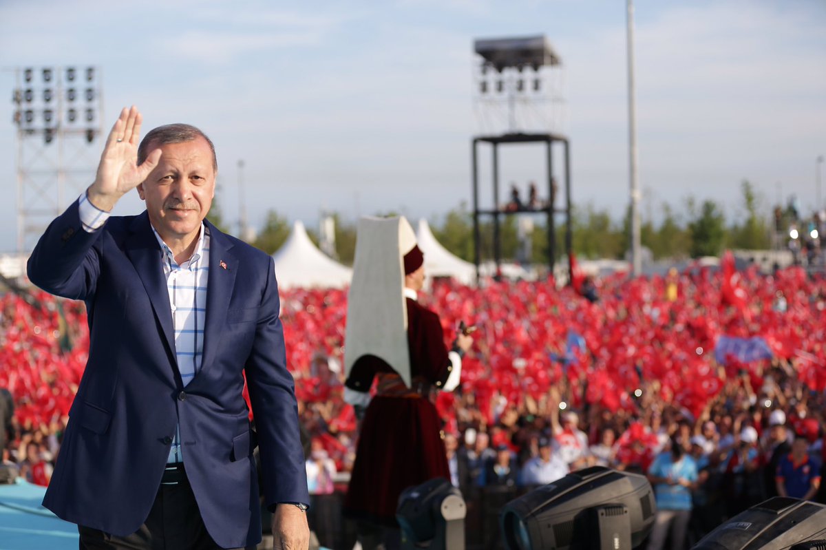 RTErdogan's tweet photo. Fetih coşkusunu yaşamak için Yenikapı'ya gelen tüm vatandaşlarımıza şükranlarımı sunuyorum. Teşekkürler İstanbul! https://t.co/vCtLgB2KAj