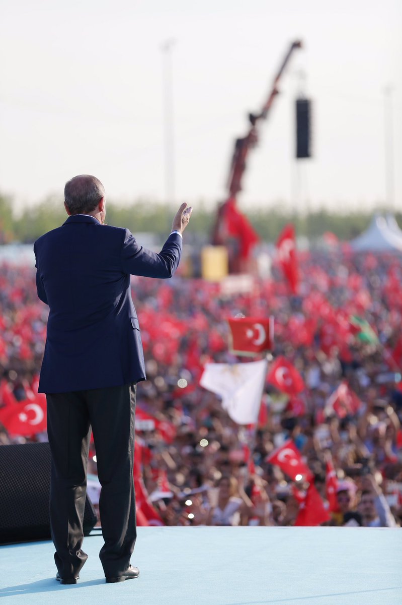 RTErdogan's tweet photo. Fetih coşkusunu yaşamak için Yenikapı'ya gelen tüm vatandaşlarımıza şükranlarımı sunuyorum. Teşekkürler İstanbul! https://t.co/vCtLgB2KAj