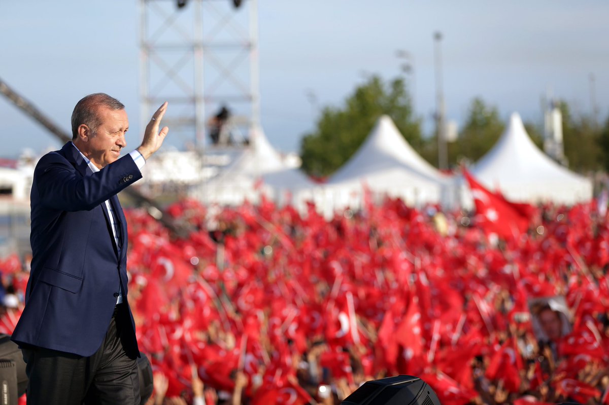 RTErdogan's tweet photo. Fetih coşkusunu yaşamak için Yenikapı'ya gelen tüm vatandaşlarımıza şükranlarımı sunuyorum. Teşekkürler İstanbul! https://t.co/vCtLgB2KAj