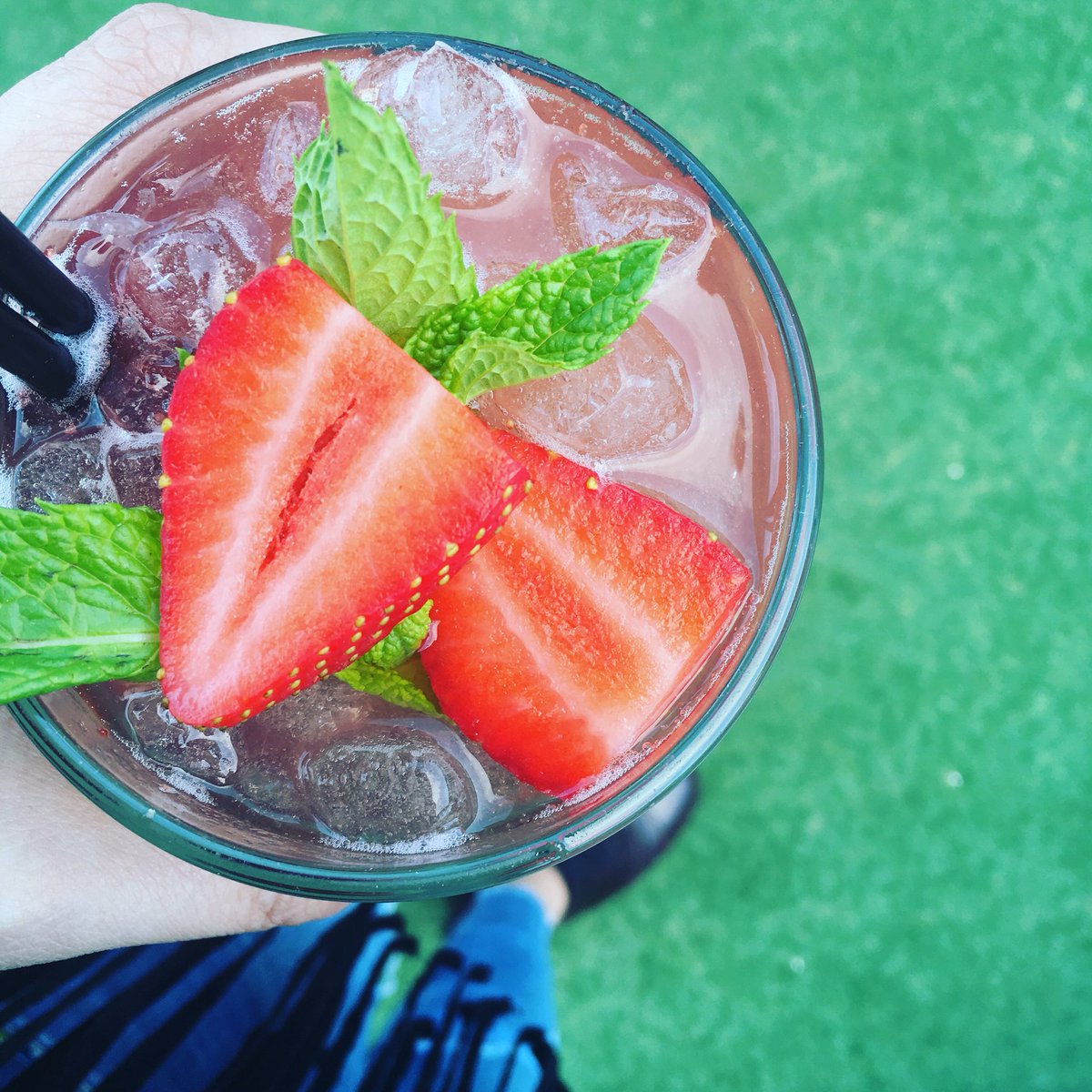 Mojito de domingo 🍓 #CircuitdeLesArts #FestivaldeLesArts <a href="/BrassadeMar/">Brassa de Mar</a> <a href="/lesartsfest/">Festival De Les Arts</a> ¡Hasta las 22hs! #Valencia #beach