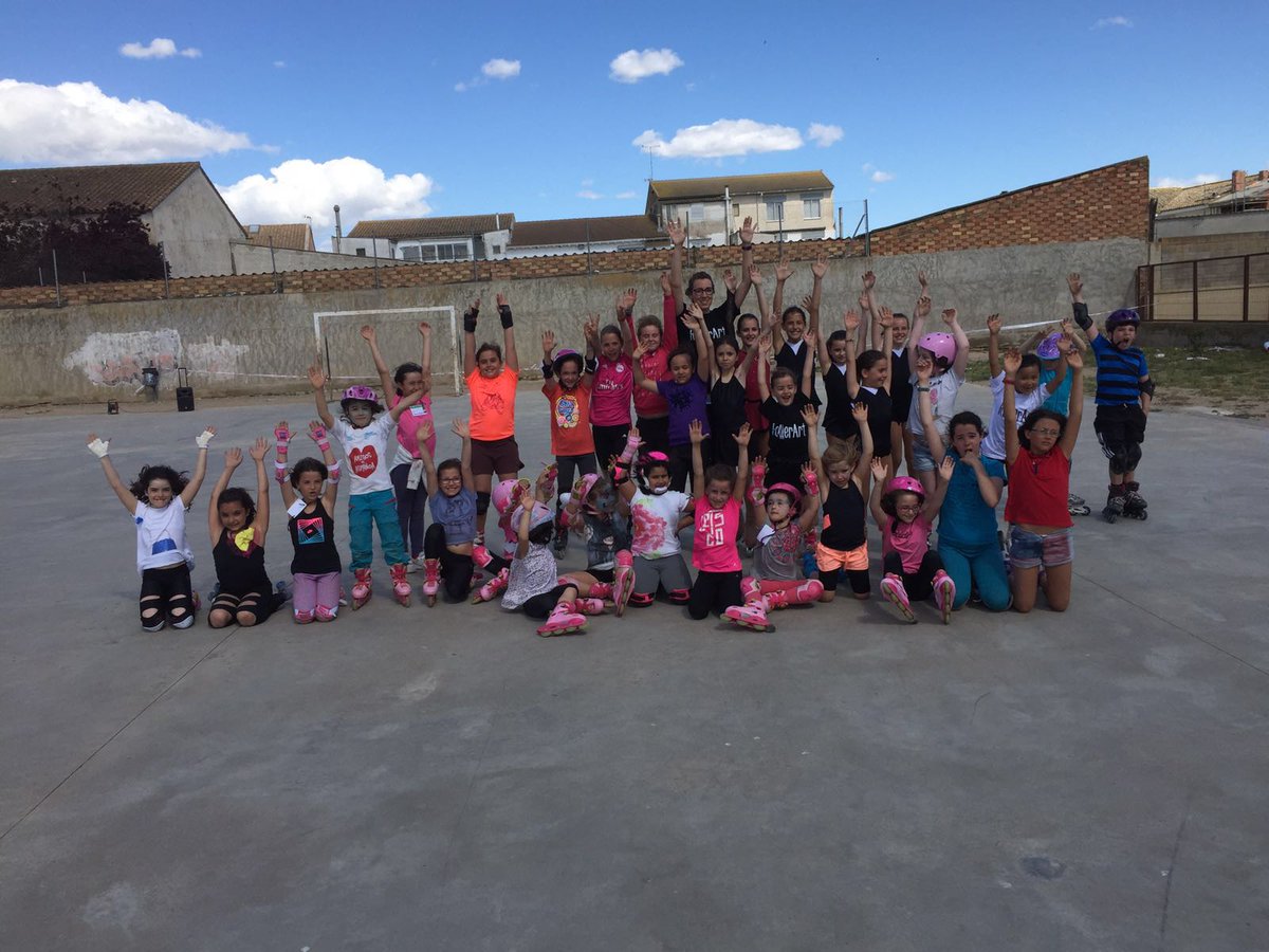clubrollerart's tweet photo. Hoy hemos estado en el ceip santos Samper de Almudévar haciendo una exhibición y unos talleres d patinaje!#rollerart https://t.co/75FmtQcP2N