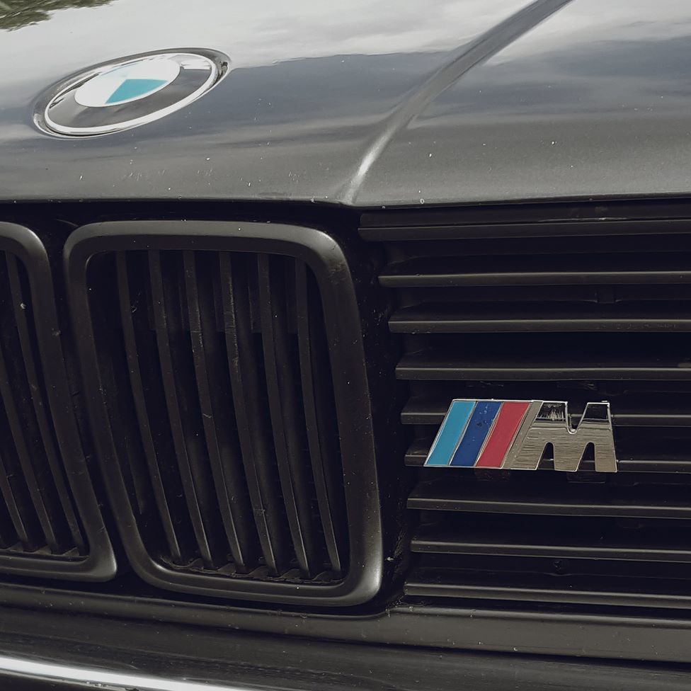 BMW E30 M3 logo

#e30m3 #e30 #m3 #throwingstars #godschariot #bmw #bmwclassics #bmwcca
#carspotting #supercar #clas…
