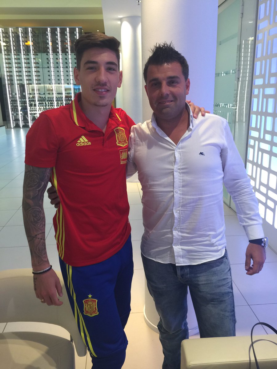 Goal Management on "Dia de mucho orgullo y emoción! Debut de @hectorbellerin con la @sefutbol! Felicidades! https://t.co/oM2GTsAFkG" / Twitter