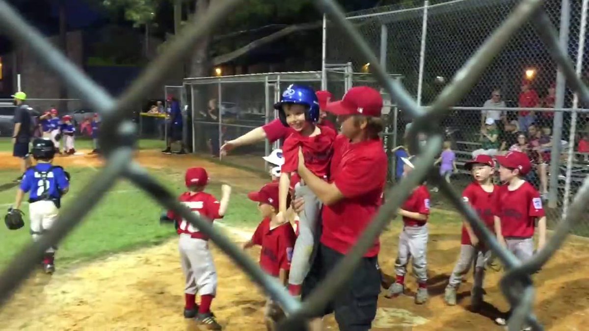 LittleLeague's tweet photo. #THIS is what Little League is all about! Great hit Mason. Amazing sportsmanship everyone. https://t.co/OJz7ln2L2b https://t.co/wMOG45njRp