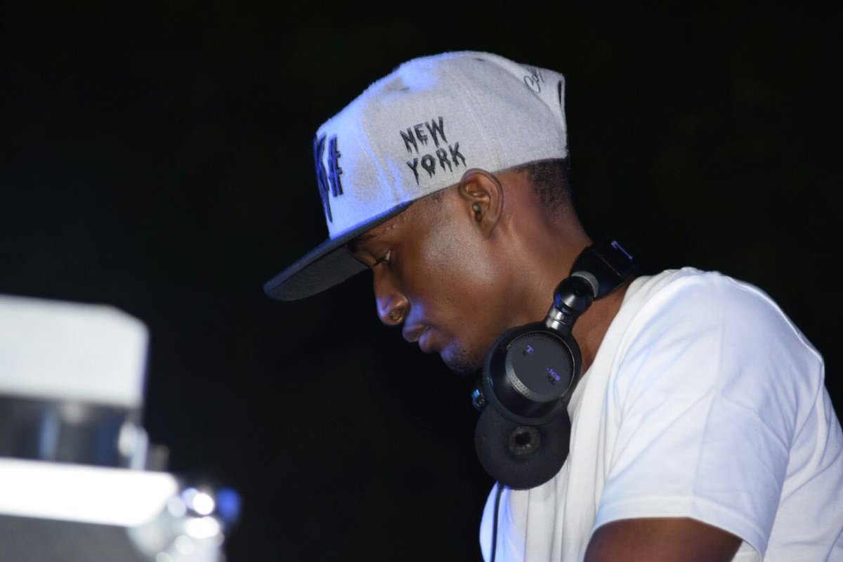 CloudsMediaLive's tweet photo. #LiveKutokaLeaders DJ-ScratchDesigner wa kitaa cha Kino-DSM anakiwasha now ktk Raundi ya Pili
#FreshDjCompeeFinal https://t.co/72GbMyybwT