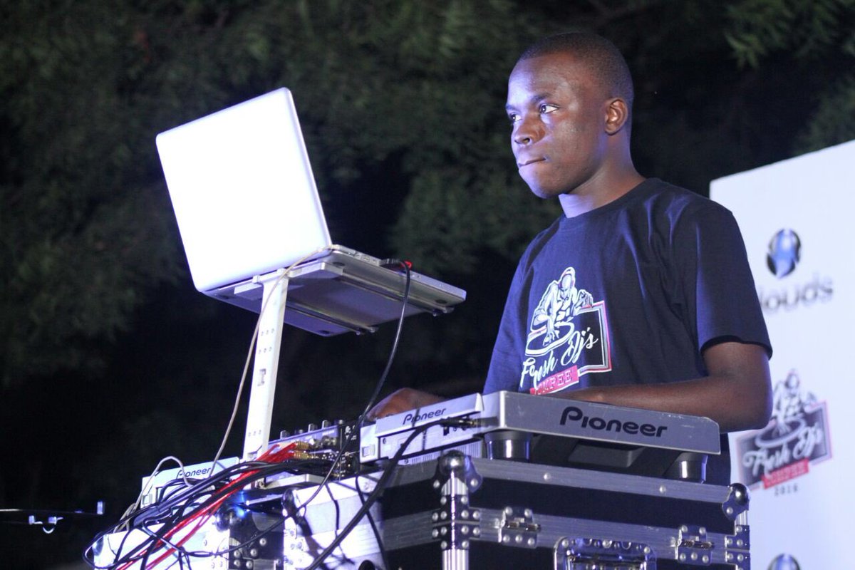 CloudsMediaLive's tweet photo. #LiveKutokaLeaders
DJ-CLV from 87.9 Chuganian Analianzisha ktk ile Raundi ya Pili
#FreshDjCompeeFinal https://t.co/RRjzKP2w4J