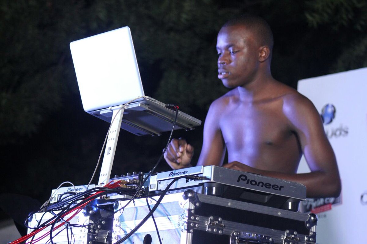 CloudsMediaLive's tweet photo. #LiveKutokaLeaders
DJ-CLV from 87.9 Chuganian Analianzisha ktk ile Raundi ya Pili
#FreshDjCompeeFinal https://t.co/RRjzKP2w4J
