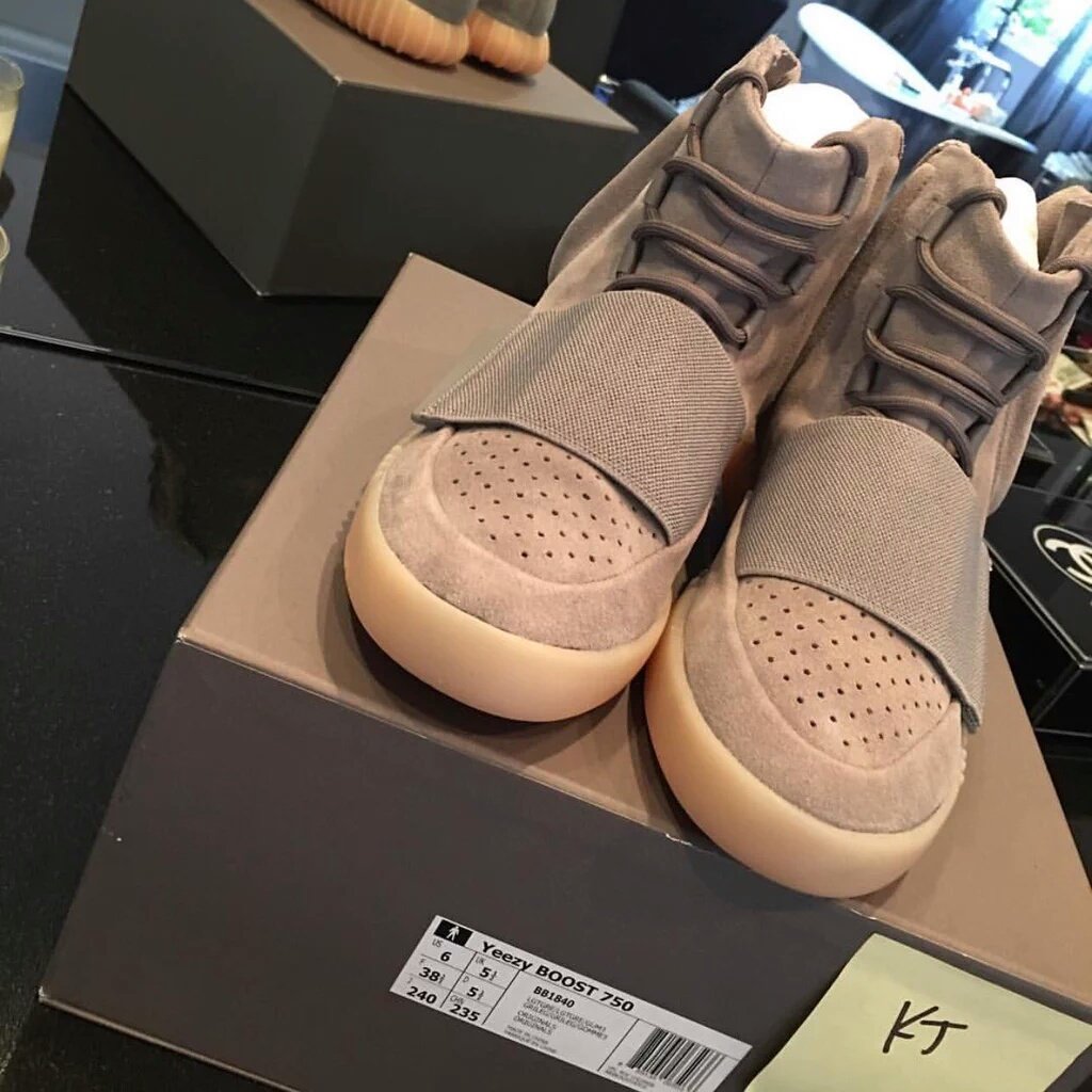 SneakerRefresh tweet media