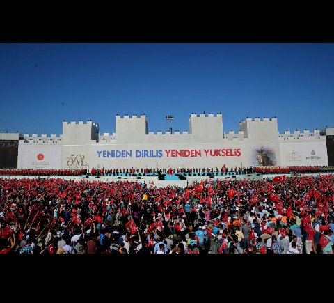 Muhteşem gösteri..Kutlu olsun #Fetih1453 #YenidenDirilişYenidenYükseliş