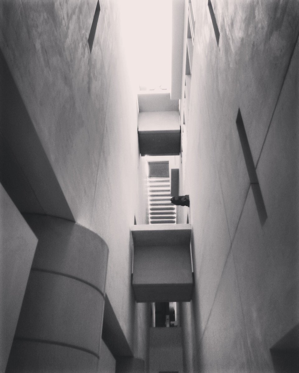 le_fuen's tweet photo. Shots I took... starting to see beauty in architecture https://t.co/yUBa70hGQk