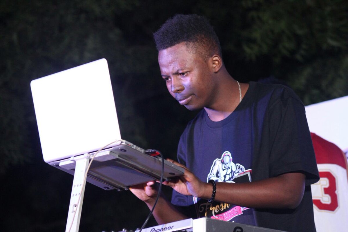 CloudsMediaLive's tweet photo. #LiveKutokaLeaders kwenye mashine now Dj-Lonark from #UDSM-DaresSalaam ktk Ile SecondRound ya
#FreshDjCompeeFinal https://t.co/fi6cPEQ1zJ