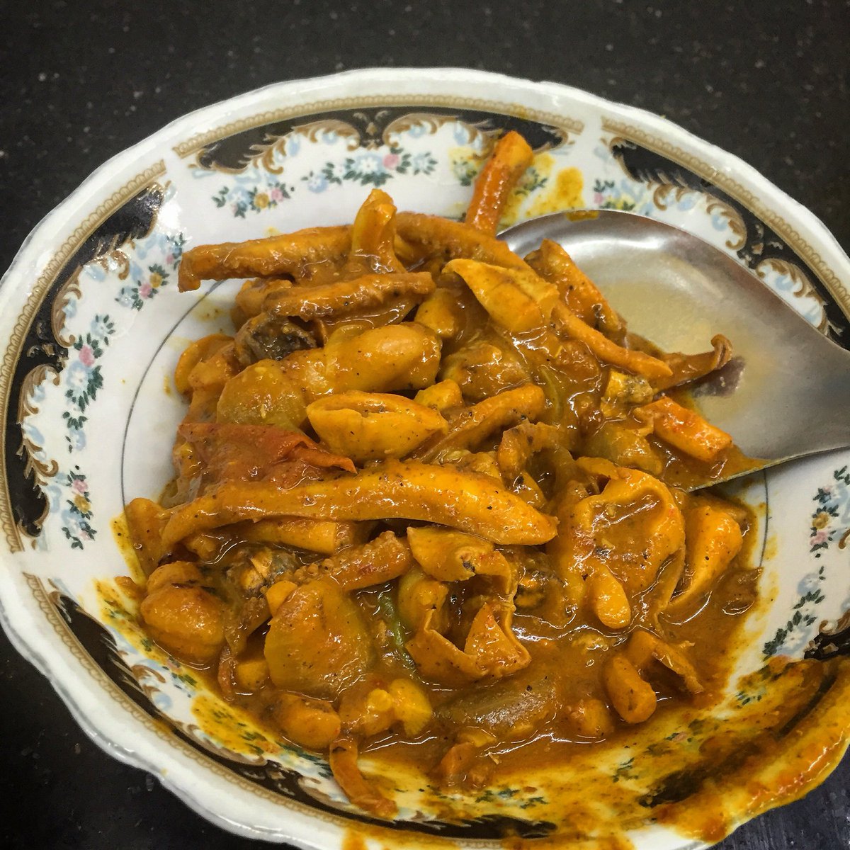 ChefTZac's tweet image. Cuttlefish curry on Abdul Hameed Street. #latenighteating #streetfood #SriLankandiaries #chefontheroad #Colombo