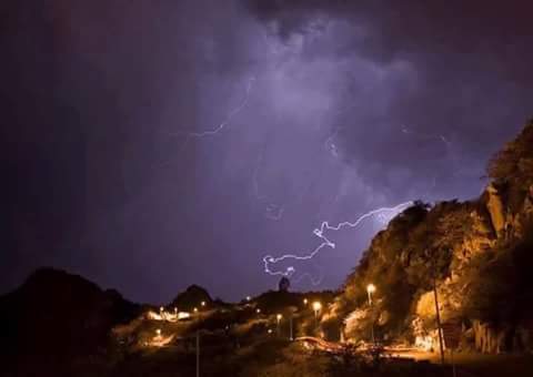 EcoVibeExplorer's tweet photo. #Islamabad after #heavyrain & #hailstorm #Unpredictable #weather #lovelyweather #Islooweather #ThankGod #Pakistan https://t.co/Sl6dYXxBhN