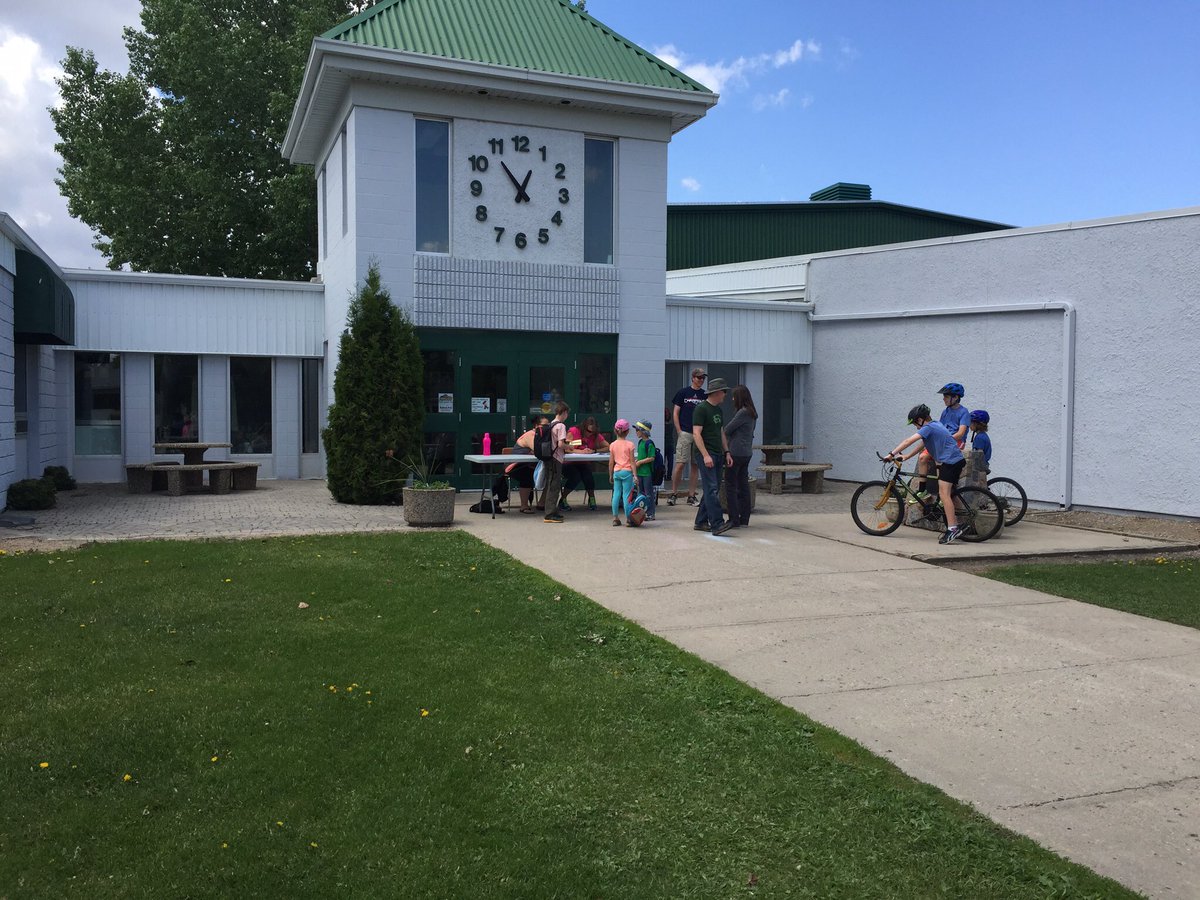 fisherjeff14's tweet photo. @WynyardES SCC Amazing Race is ready to go #teamaWESome #oursccrocks #hzsd #familyengagement https://t.co/vUjuNZfipF