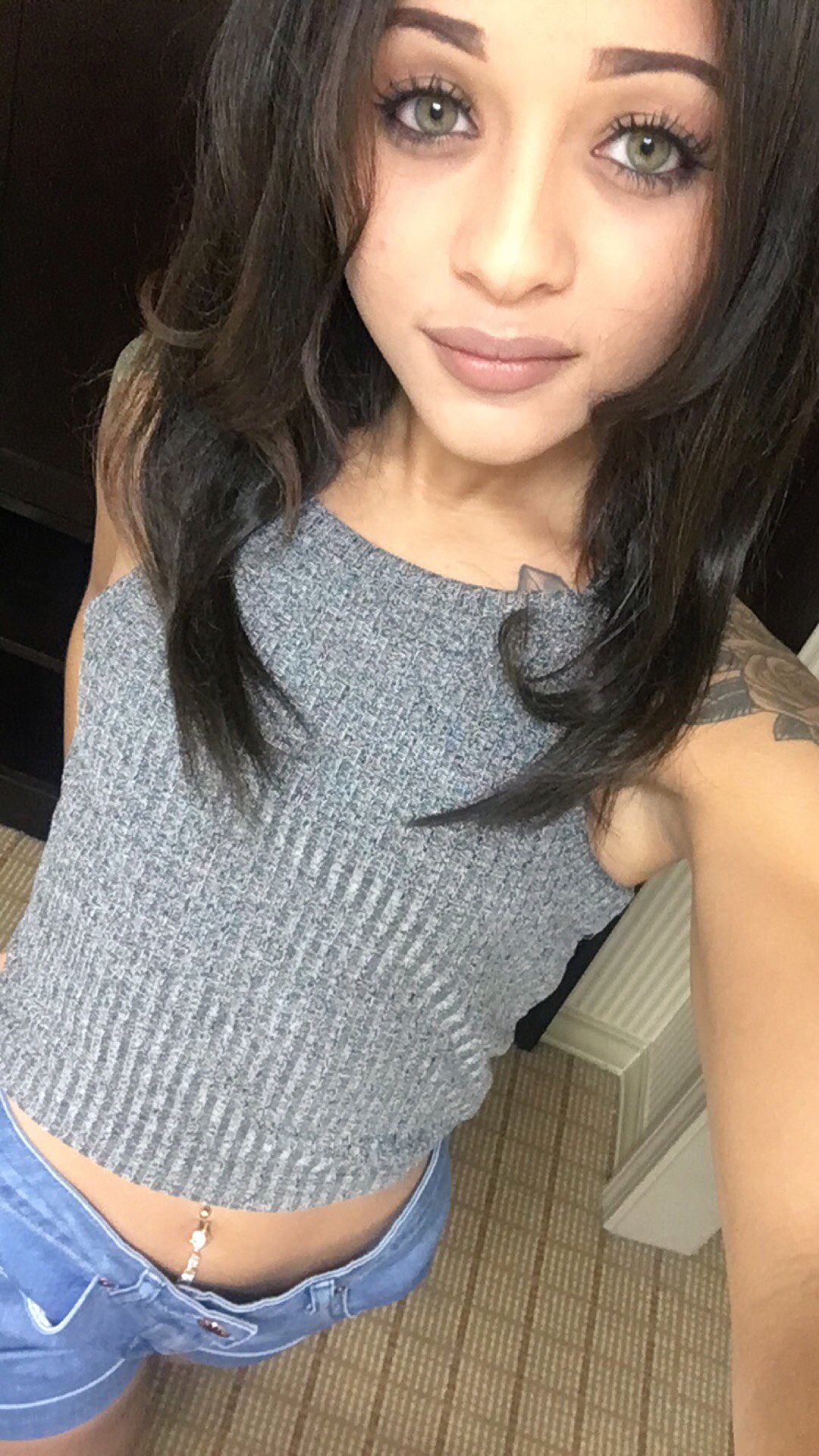 Холли хендрикс selfie. Холли хендрикс. Zuri gloryholeswallow. Holed twitter. Холли хендрикс 2021.