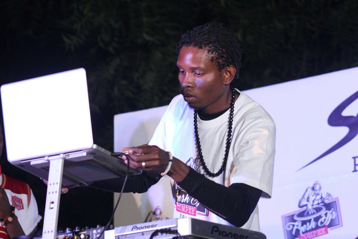 CloudsMediaLive's tweet photo. #LiveKutokaLeaders
DJ-JinoKing all the way from 104.4 Dom anakisanua tym hii ktk RaundiYaPili
#FreshDjCompeeFinal https://t.co/auLZwZNSXe