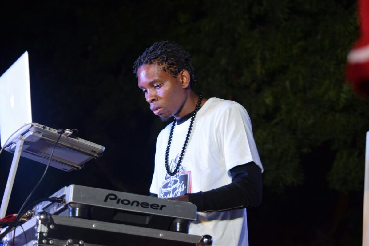 CloudsMediaLive's tweet photo. #LiveKutokaLeaders
DJ-JinoKing all the way from 104.4 Dom anakisanua tym hii ktk RaundiYaPili
#FreshDjCompeeFinal https://t.co/auLZwZNSXe