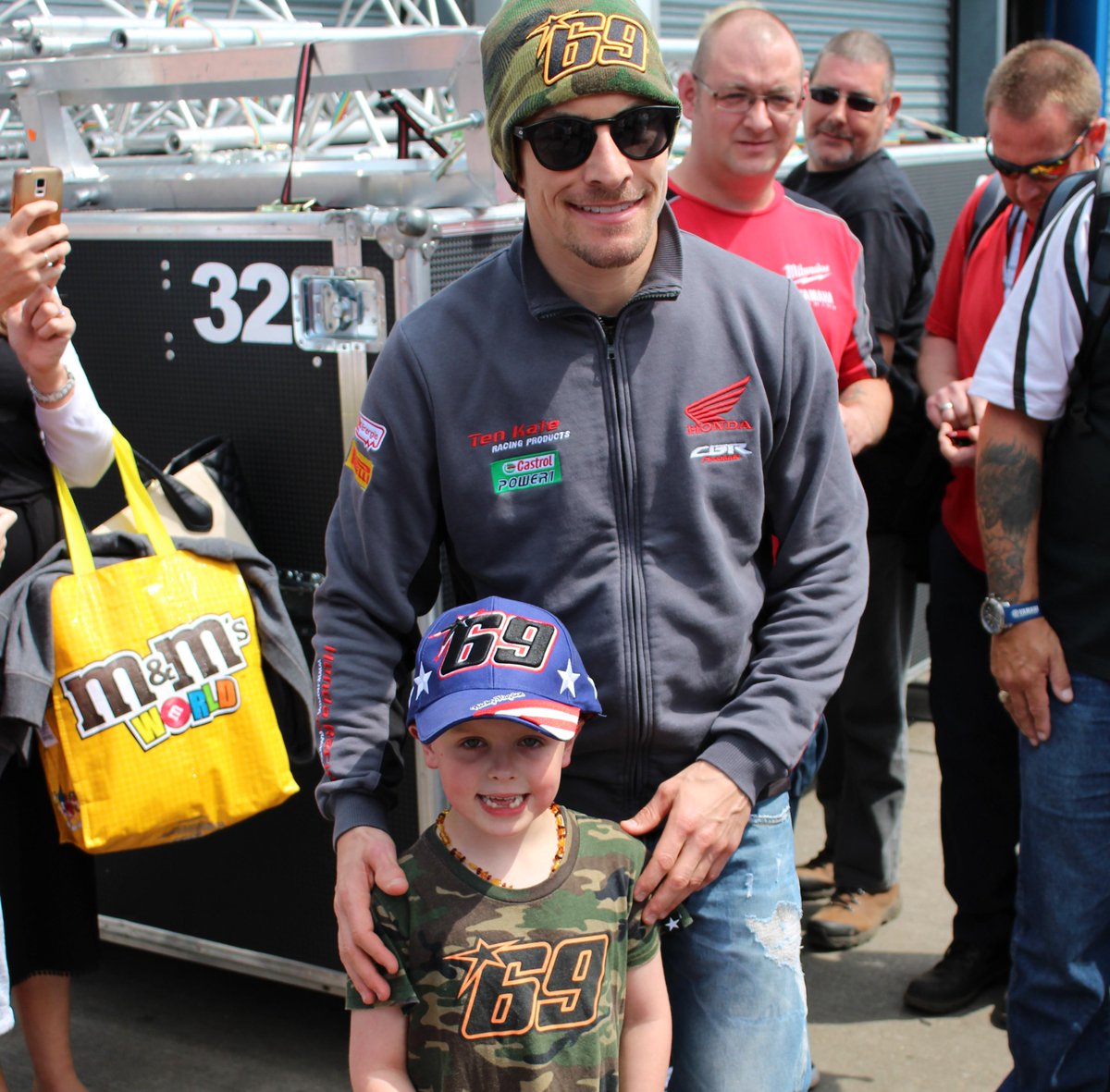 MumOfDragons666's tweet photo. @NickyHayden when Aidan met Hayden :-) Thank you for making his dream come true @WorldSBK @DoningtonParkUK https://t.co/Ap3TKbG281