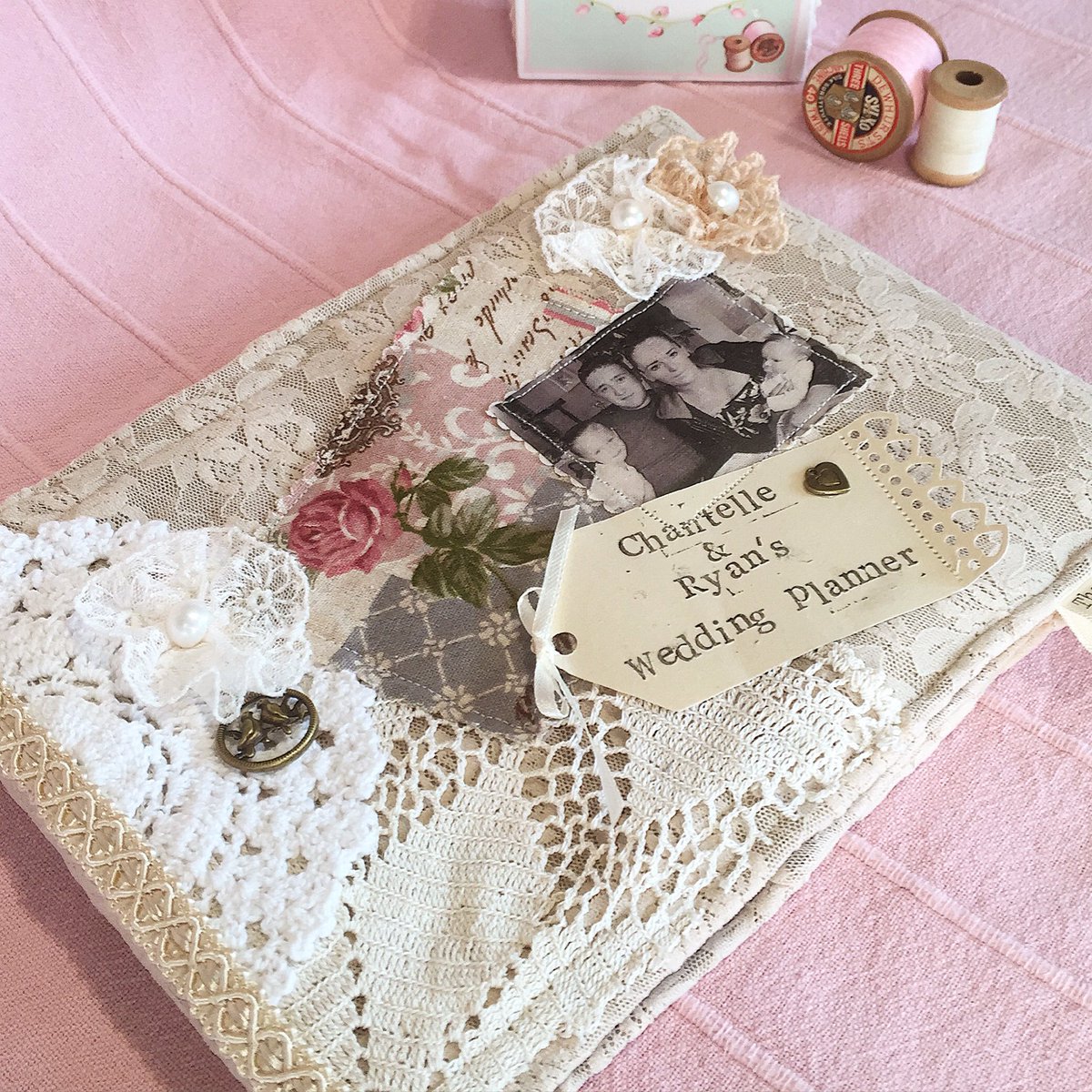 PrettyVintageCo's tweet photo. Anybody planning a wedding? #HandmadeHour #weddingoclock #sundayhour https://t.co/jbHaNpa02p https://t.co/kdXrMIAqJB