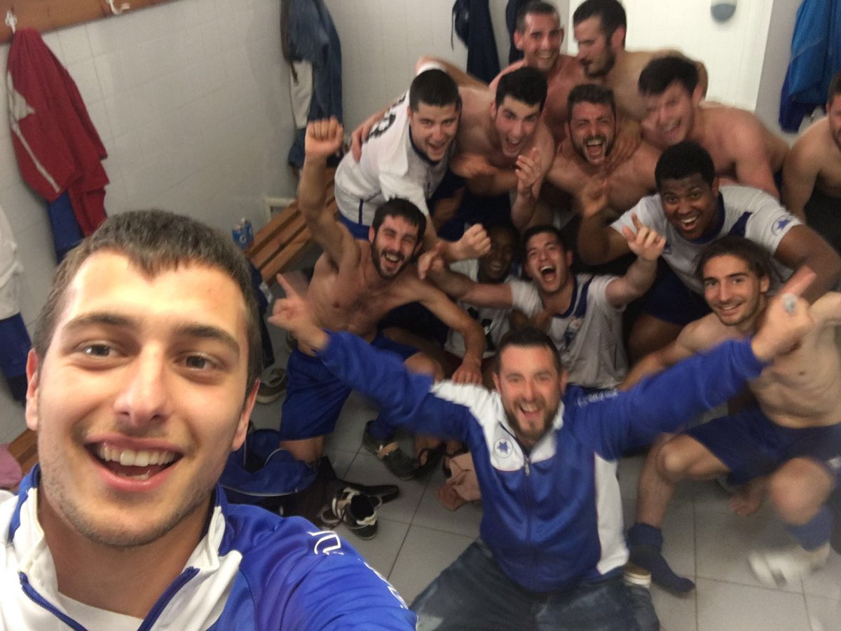 Alan9ofenomeno's tweet photo. La felicidad de un vestuario, no tiene precio. @CDlapuebla https://t.co/9weMSgDSDc