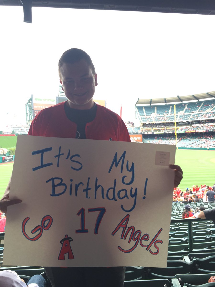 ShelbyC06's tweet photo. Celebrating the Nephew's 17th birthday #AtTheBigA https://t.co/Vl8Xl0hsOe