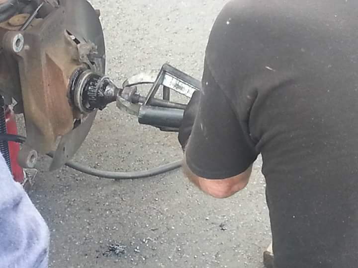 98Xrelis's tweet photo. @budget #budgettruckrental #budgettirefiasco https://t.co/IRXT8h2RJA