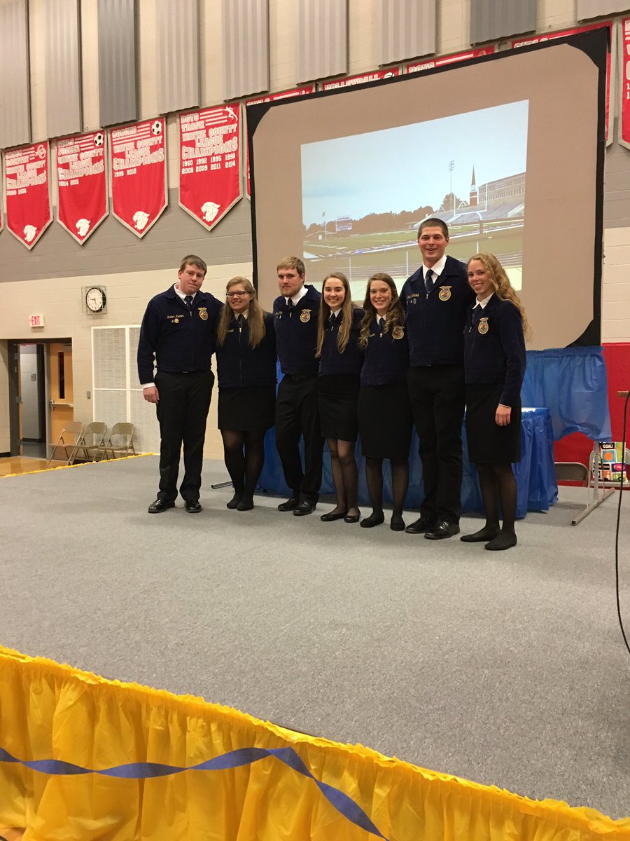 elynch51's tweet photo. Congrats to all 2016 grads! I am really going to miss this bunch! https://t.co/lkCuvsKbqL