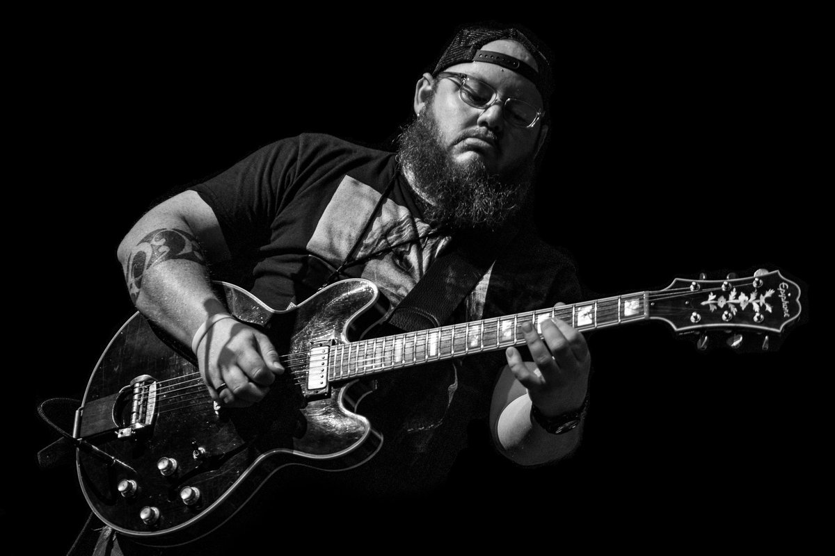 cartwrightjazz's tweet photo. Fun pic from our set at @dallasIGF #guitar #gearnerd #vintageguitar https://t.co/JBbX8rlJMN