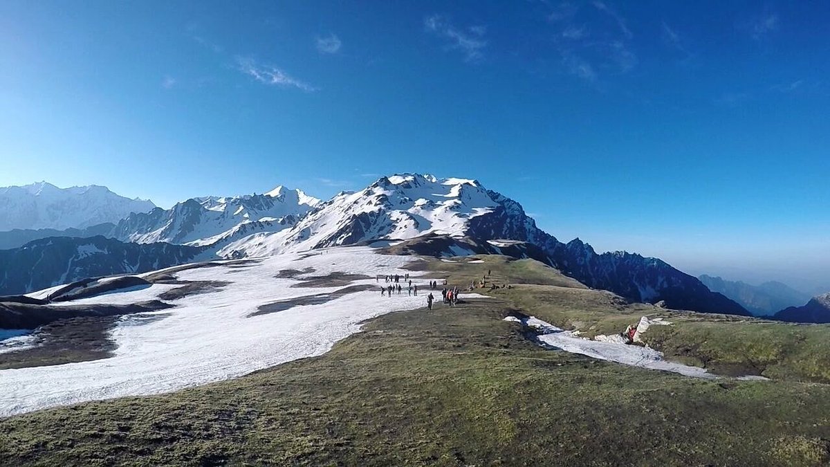 paperframes_in's tweet photo. That's the sar pass. 13000+ feet above sea. #unchecked #traveldiaries #travel #himalayas #startuplife #videostartup https://t.co/sw7FAfQXRb