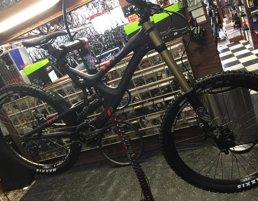 scarsdaleselfi's tweet photo. Intense M16 @intensecycles #renthalbars #renthal #foxracingshox #wtb #sunringle #shimanosa… https://t.co/1vVkOCvYfJ https://t.co/OkN5EHw7BQ