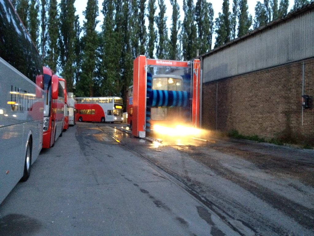 UtdMotorcoaches's tweet photo. After a busy day comes a busy run in! Helping the night cleaning team #cleanteam https://t.co/5p7LMehJOl