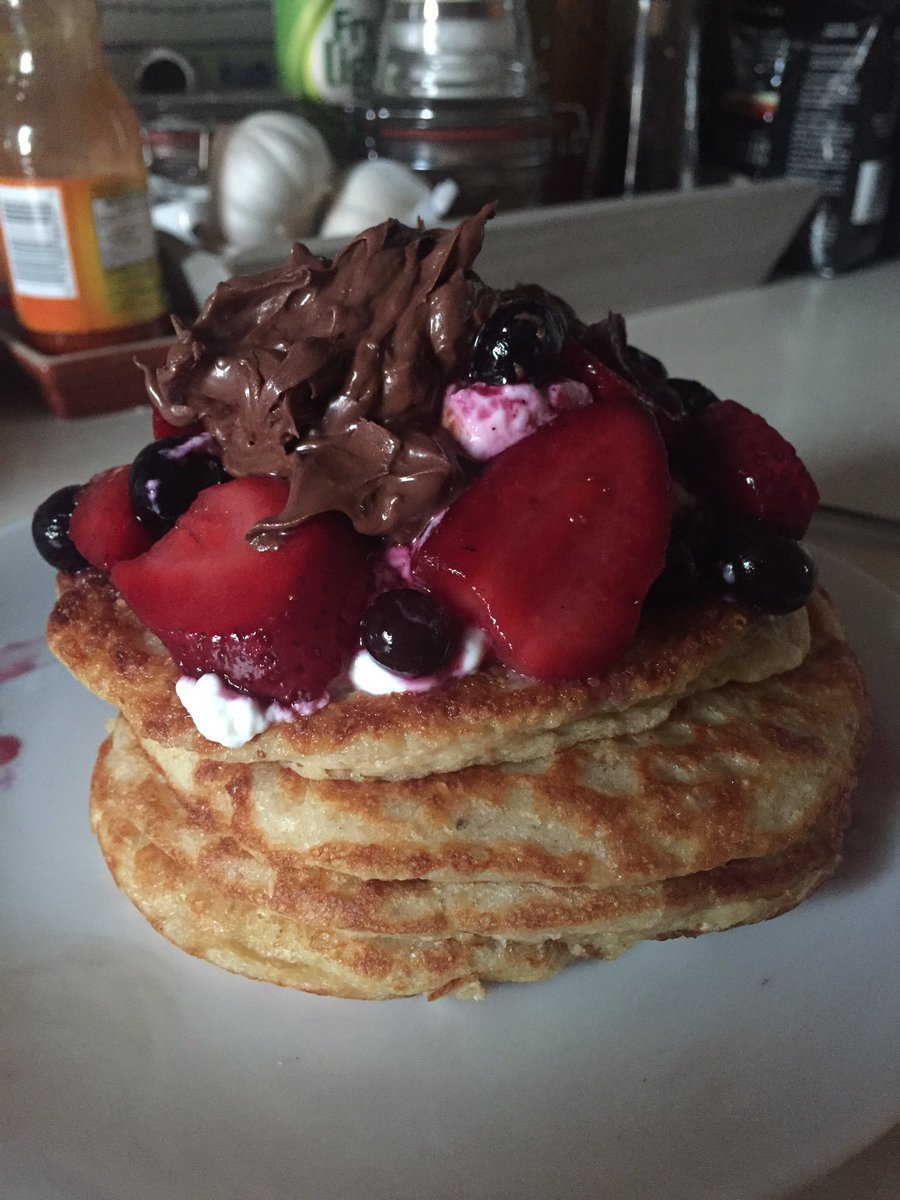 tone_the_moan's tweet photo. @MuscleMousse White Chocolate Pancakes with @NutellaGlobal topping #pancakes #Nutella #bodybuilding #diet #fatloss https://t.co/x3nTvpUOkc