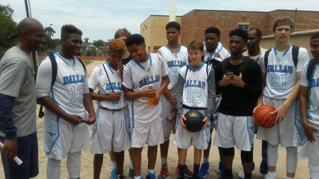 MustangsNation's tweet photo. S/O to @MustangsNation 2020 for winning the Championship in Houston for Memorial Day Classic! 48 to 42! #WayToEat https://t.co/FvIg245ifG
