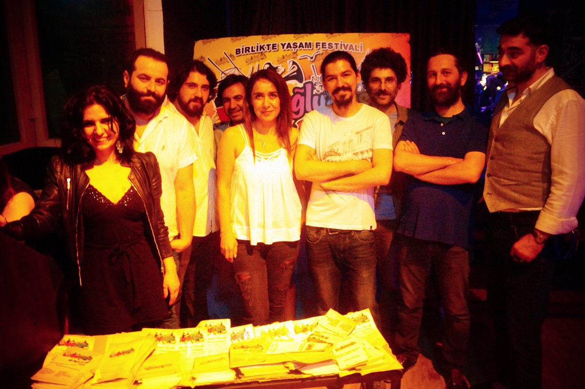#BeyogluFest kapanış konseri öncesinde <a href="/BeyogluTheMekan/">TheMekan Beyoglu</a> kulisinde biraz keyiflenmiş olabiliriz 😌