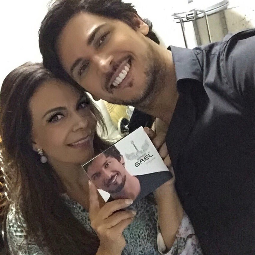 Na Suíça com a Diva Sula Miranda !!! Honra poder dividir palco com vc!!!!! Bjao SUCESSSSSOOOOOOOS MILL