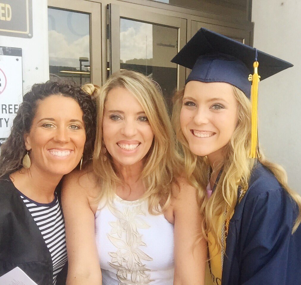 Harrison5thGrd's tweet photo. Happy Graduation Day @sarah__cheek https://t.co/gCRsBkGNrj