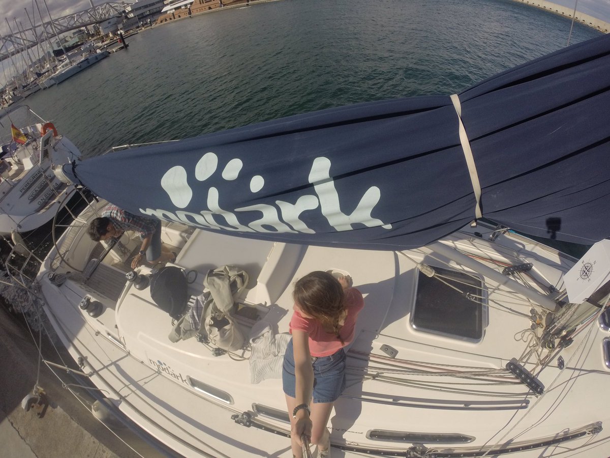 mireia_rl's tweet photo. Visita al @ModarkSailing aquesta tarda, preparant el @godo_vela la setmana que ve 🔹🔷 #modark #modarksailingteam https://t.co/SXy1MIEGPm
