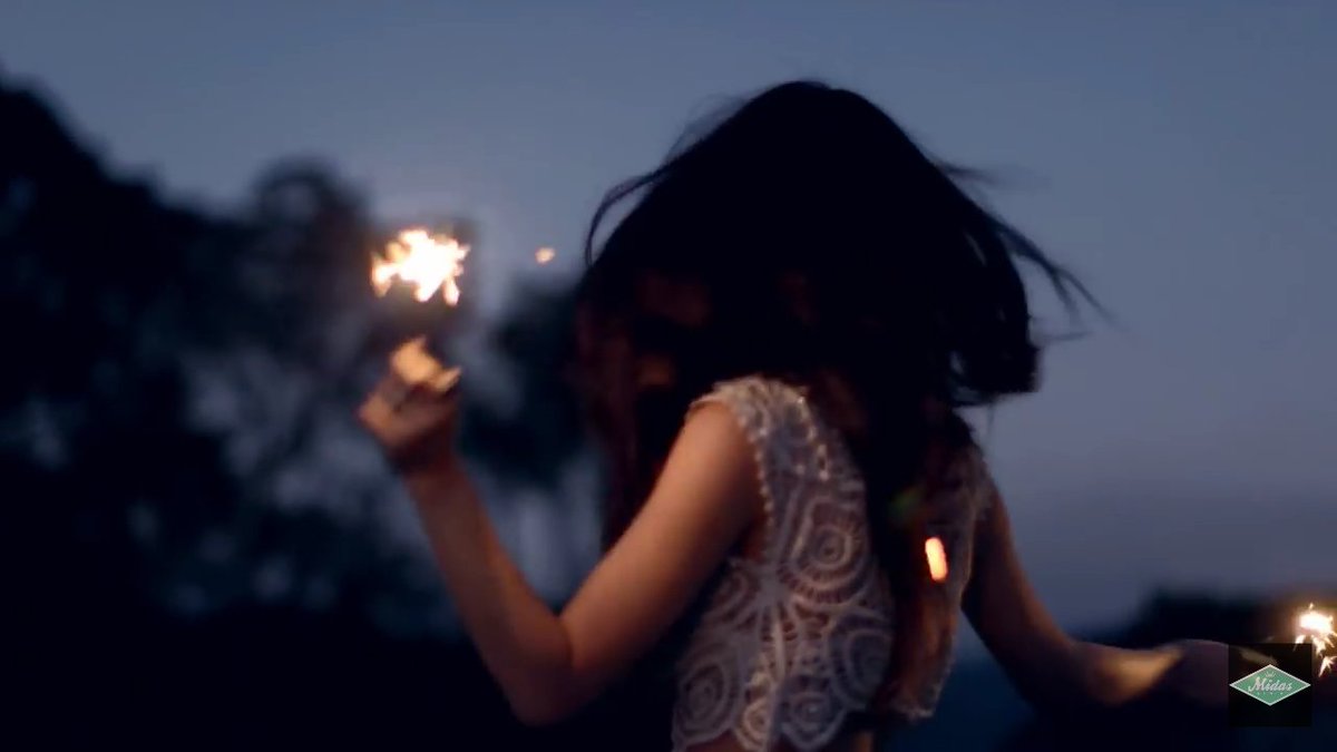 farsamanug's tweet photo. @manugavassi Como eu amo esse Clipe e essa música ❤  #3AnosClichêAdolescente https://t.co/yLmKfGfvpu