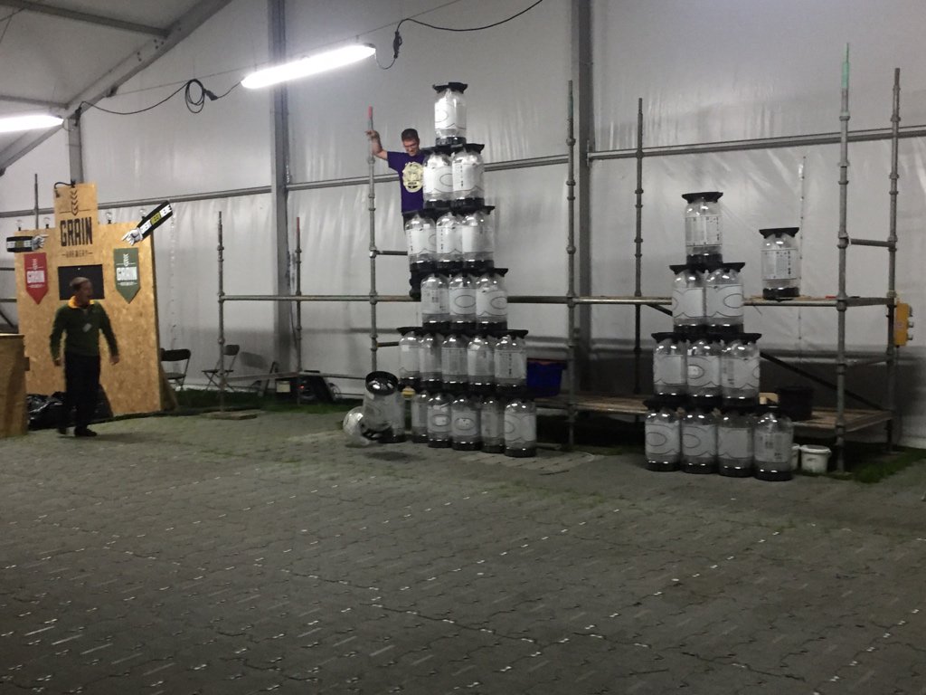crosscellarman's tweet photo. so…thanks to the KeyKeg bar, KegKeg bowling is a thing :-) #CBF43 @JollyGoodBeer https://t.co/ErTpO7HghJ