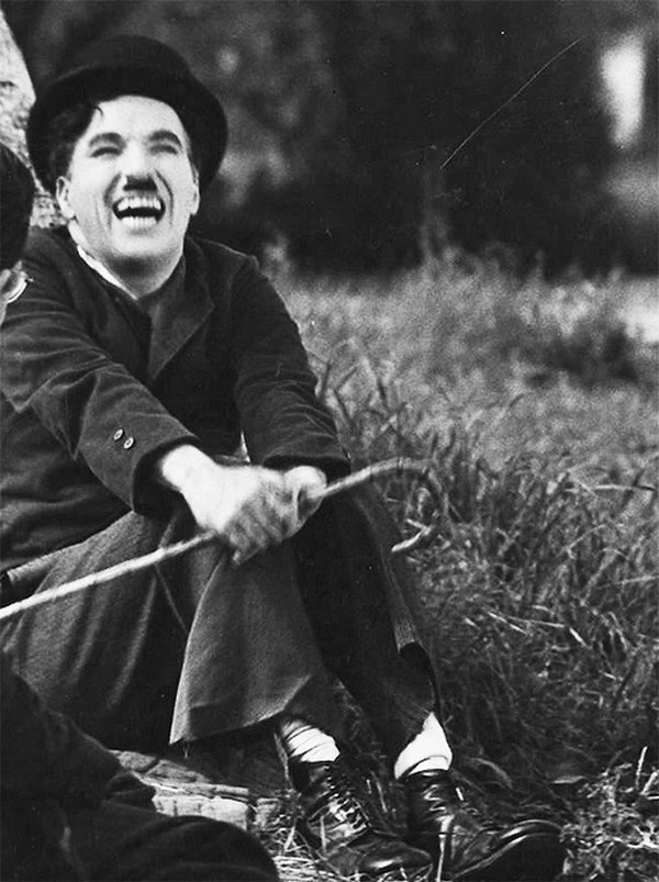 todo7arte's tweet photo. “La vida es maravillosa si no se le tiene miedo”. Charles Chaplin https://t.co/nP9hjEmgkc