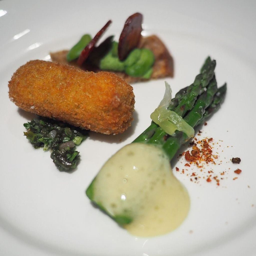 First up at <a href="/fishsauce_yyc/">Fish Sauce</a> - <a href="/chefjohnmacneil/">John Michael MacNeil</a>'s tapas course - Asparagus with Orange Espum… ift.tt/1U6n9tw