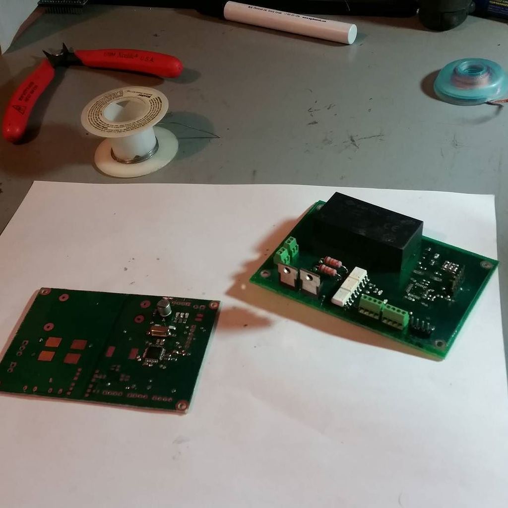 caudalfinIoT's tweet image. Started populating the board using parts from V1.0.  #arduino #diypcb #805smd #1206smd #handsoldering #tqfp #hotair…