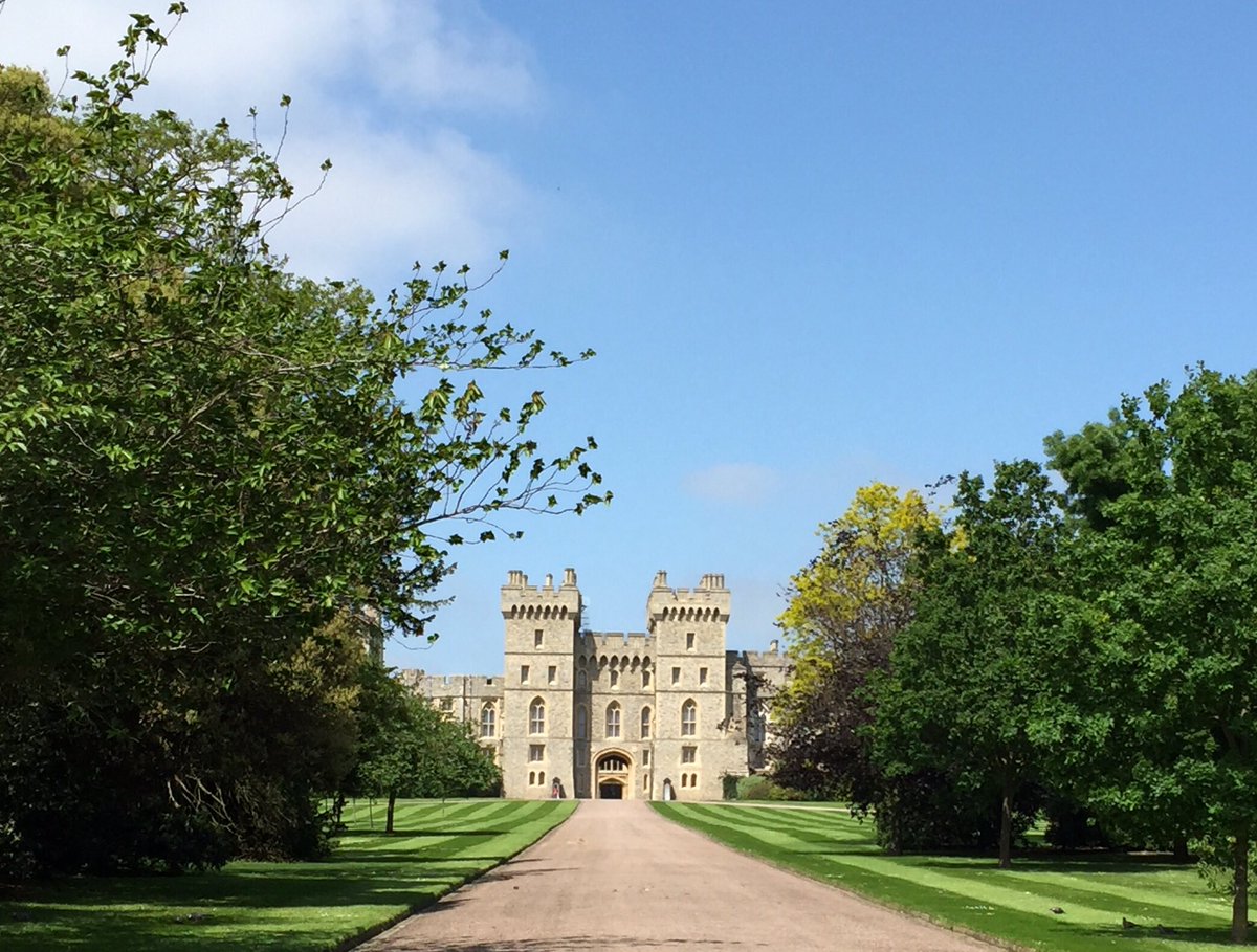 GemDaSilveira's tweet photo. Lovely family day in Windsor! #RoyalOuting https://t.co/1nopNDd8W4