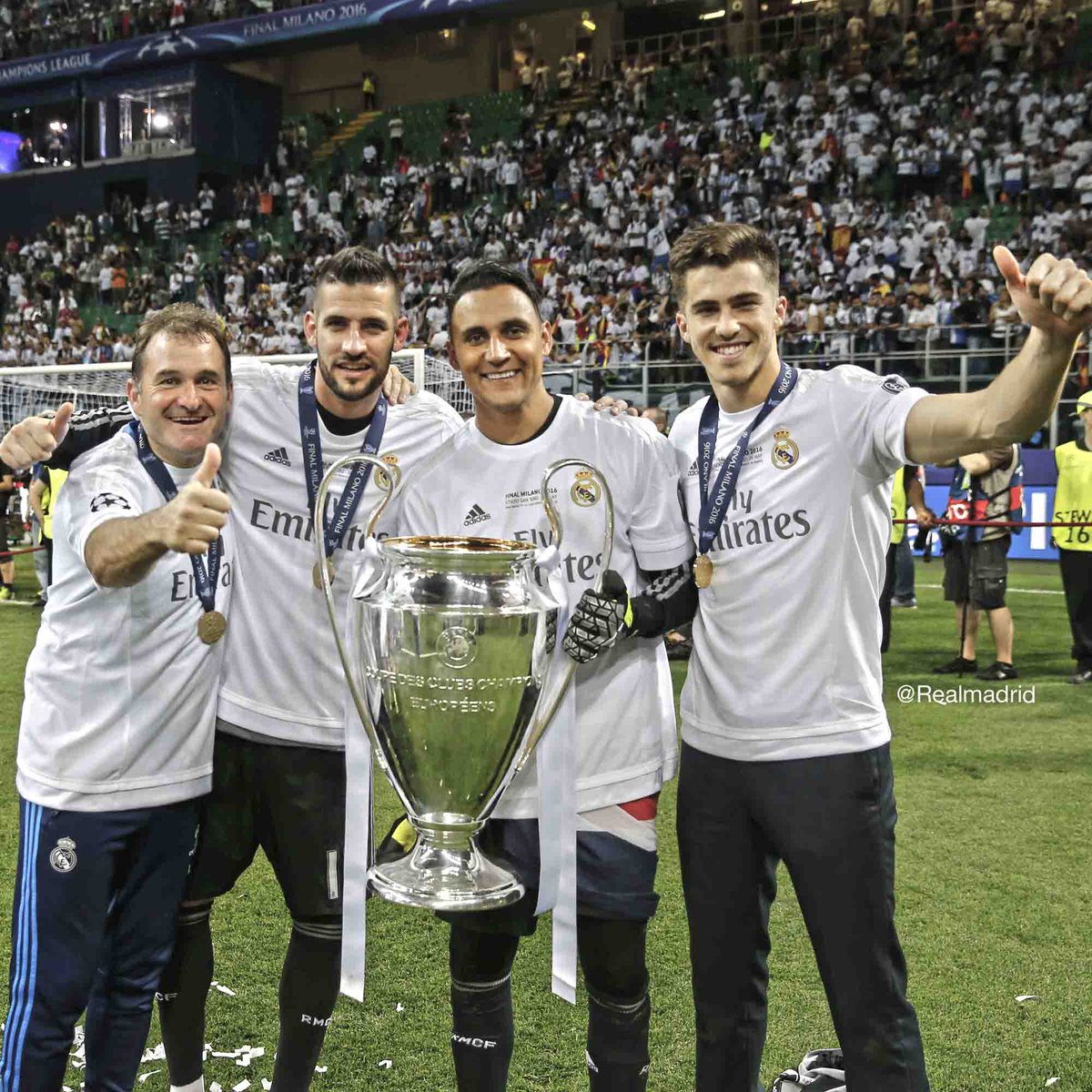 Real Madrid C.F. 🇫🇷 (@realmadridfra) on Twitter photo 🏆 #LaUndecima
👋 Gardiens de but
💪 Luis Llopis
🇨🇷 <a href="/NavasKeylor/">Keylor Navas</a>
🇪🇸 <a href="/KikoCasilla13/">Kiko Casilla 13</a>
🇪🇸 <a href="/RYanez93/">Rubén Yáñez Alabart</a>
#HalaMadrid 🏆 #LaUndecima
👋 Gardiens de but
💪 Luis Llopis
🇨🇷 <a href="/NavasKeylor/">Keylor Navas</a>
🇪🇸 <a href="/KikoCasilla13/">Kiko Casilla 13</a>
🇪🇸 <a href="/RYanez93/">Rubén Yáñez Alabart</a>
#HalaMadrid