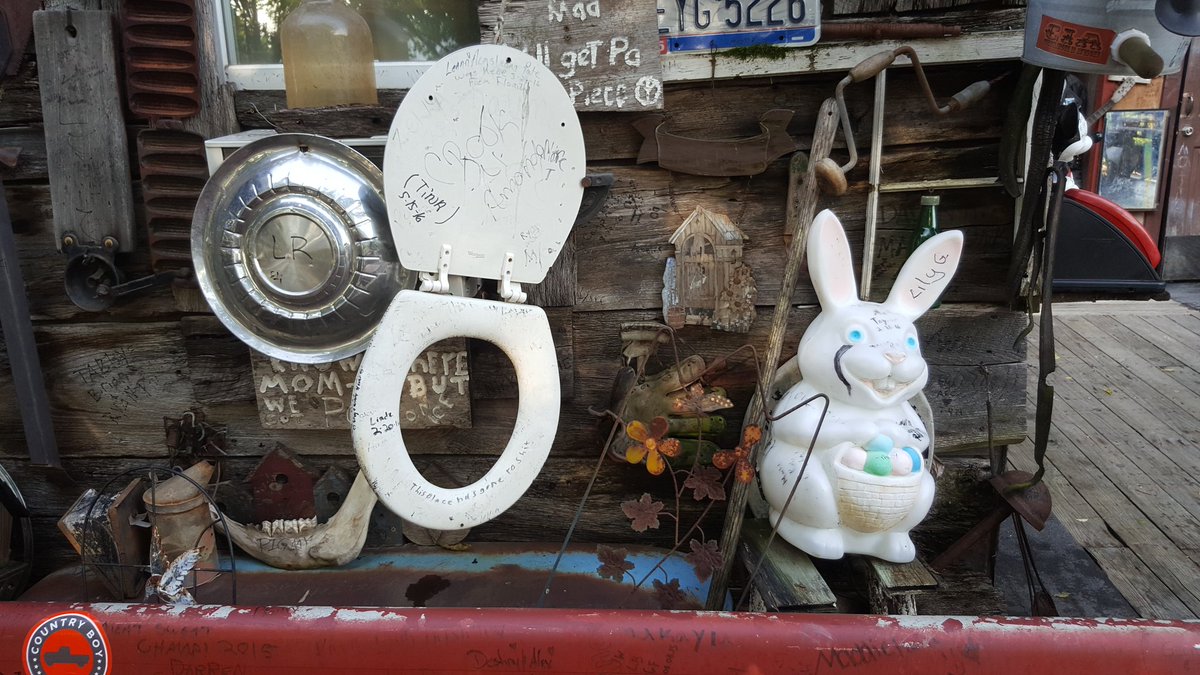 MaureenEFowler's tweet photo. Fun place to visit
#oldbus #decor #weddingchapel #WeGotTheWeenies https://t.co/0P5RlPZgvS