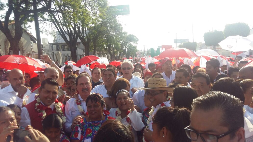 Seffh Ramírez Pérez (@seffh) on Twitter photo Cetemistas esperando a <a href="/SoyBlancaAlcala/">Blanca Alcalá</a> PRÓXIMA GOBERNADORA de #Puebla con nuestro Líder <a href="/leobardosoto/">Leobardo Soto</a> Cetemistas esperando a <a href="/SoyBlancaAlcala/">Blanca Alcalá</a> PRÓXIMA GOBERNADORA de #Puebla con nuestro Líder <a href="/leobardosoto/">Leobardo Soto</a>