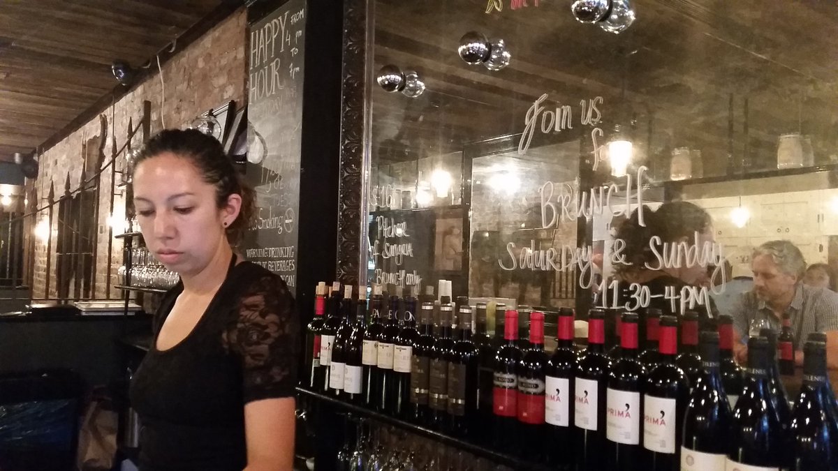 RiordanGrace's tweet photo. Just found my new #favebar #Manhattan @SocarratNYC Magnolia Street. Perfect service with delicious #tapas 😚 https://t.co/AsCVqpbAi5